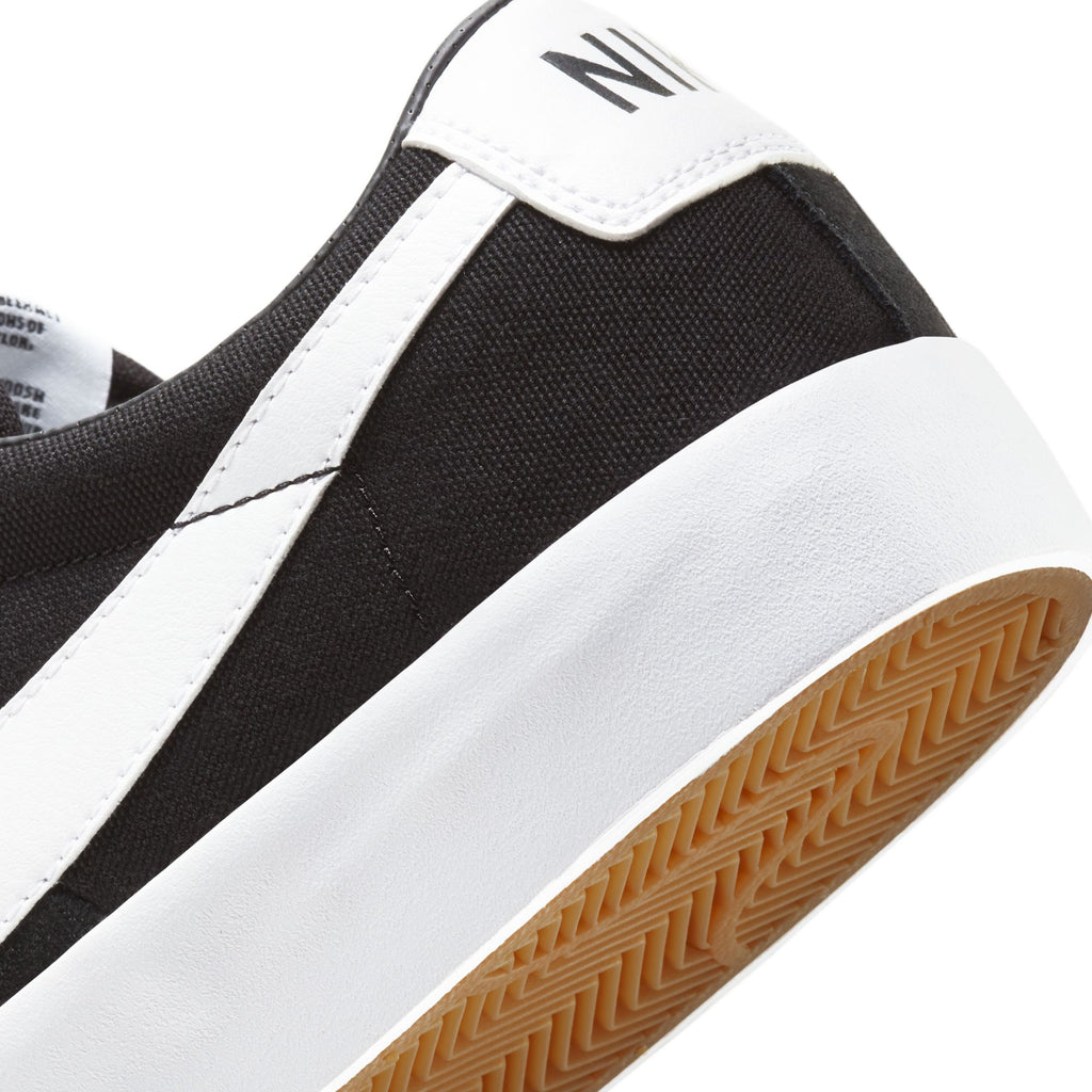 Nike SB Zoom Blazer Low Pro GT – Black/White-Black-Gum Light Brown
