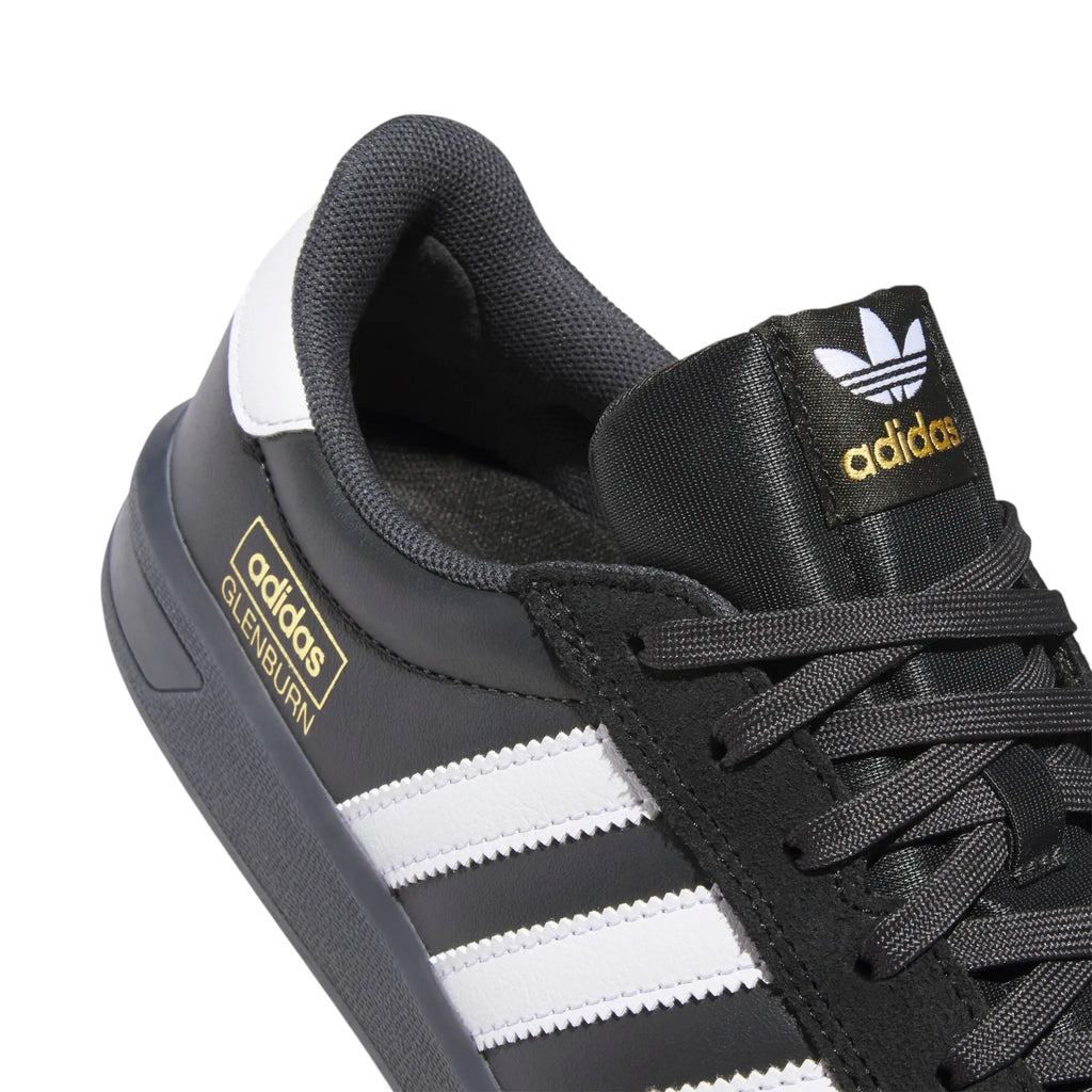 adidas Glenburn – CBLACK/FTWWHT/CARBON